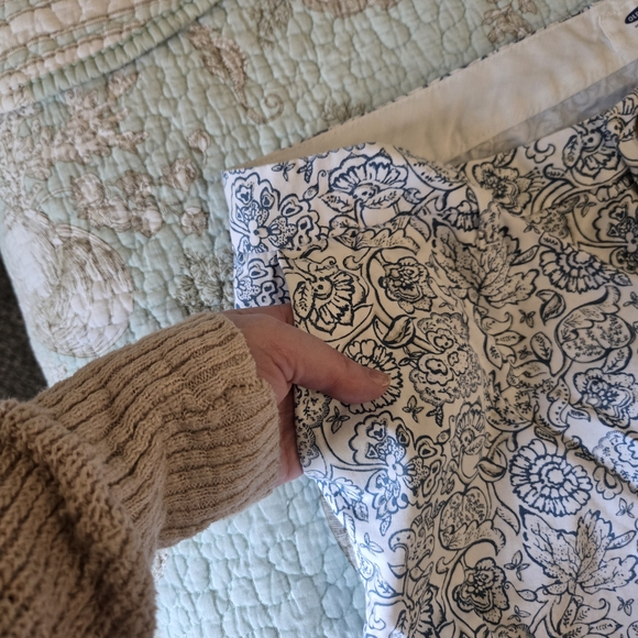 Old Navy White Shorts with Navy Floral Print - Picture 3 of 5